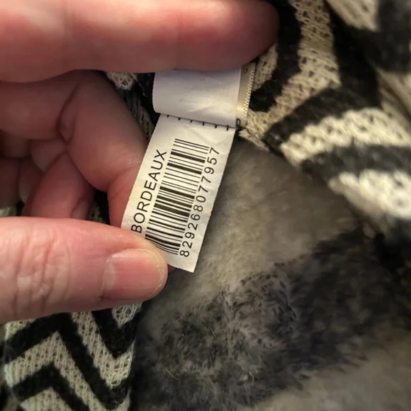 Chevron Infinity Scarf Bordeaux - Picture 5 of 7